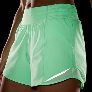 Lululemon Hotty Hot High-Rise Lined Short 4"
Pistachio